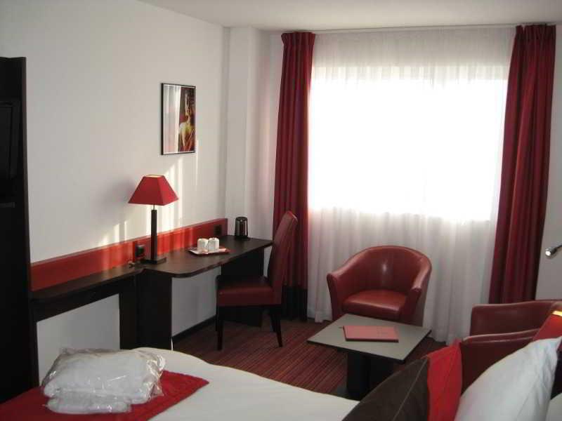 Zenia Hotel & Spa Cambrai Exterior foto